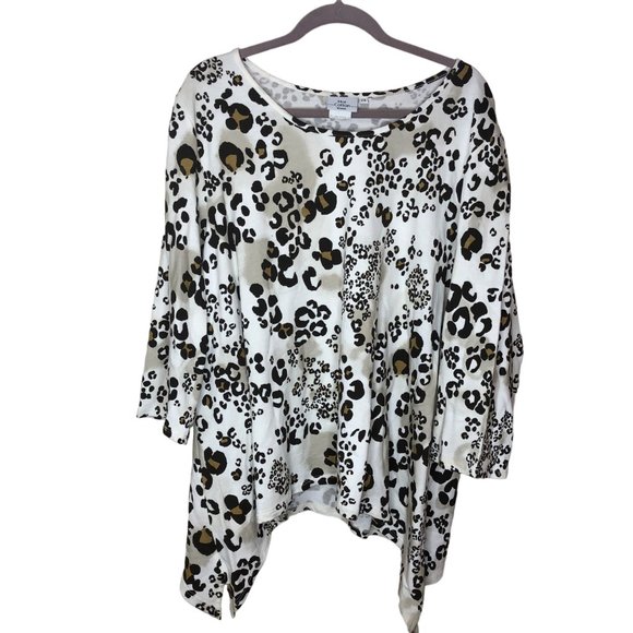 Hot Cotton Womans Animal Print Top Size 2X Asymmetrical Shirt 3/4 Sleeve NOTE - Picture 1 of 10
